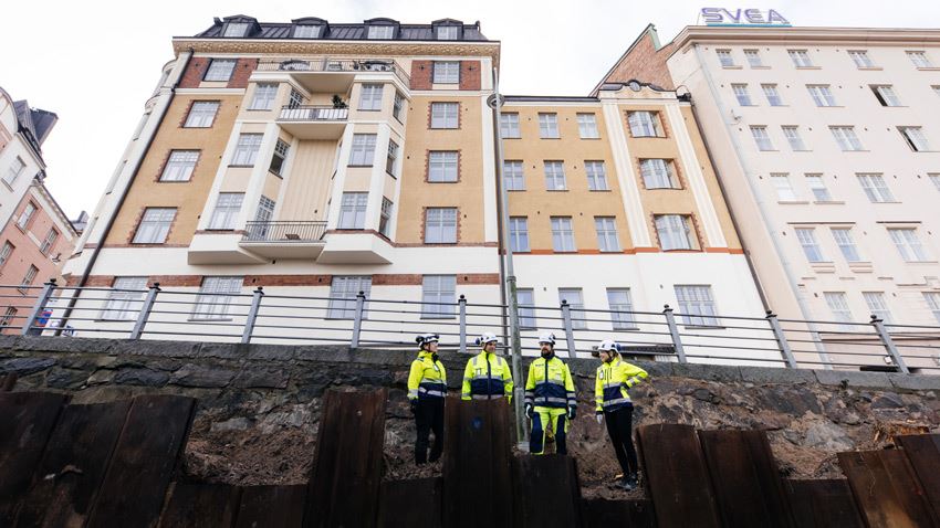 Prace budowalne w miejskiej zabudowie