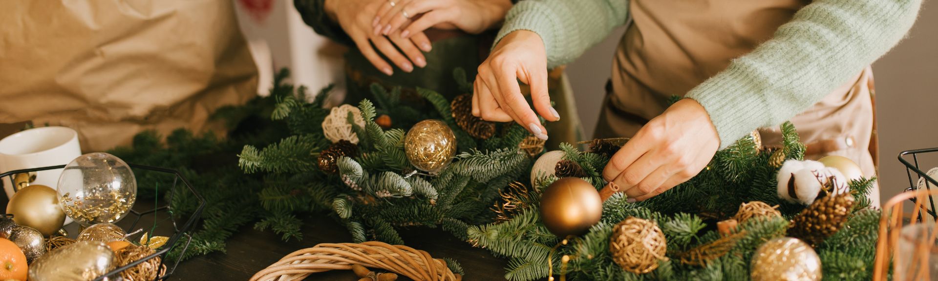 Jak udekorować choinkę, wykorzystując ozdoby DIY?