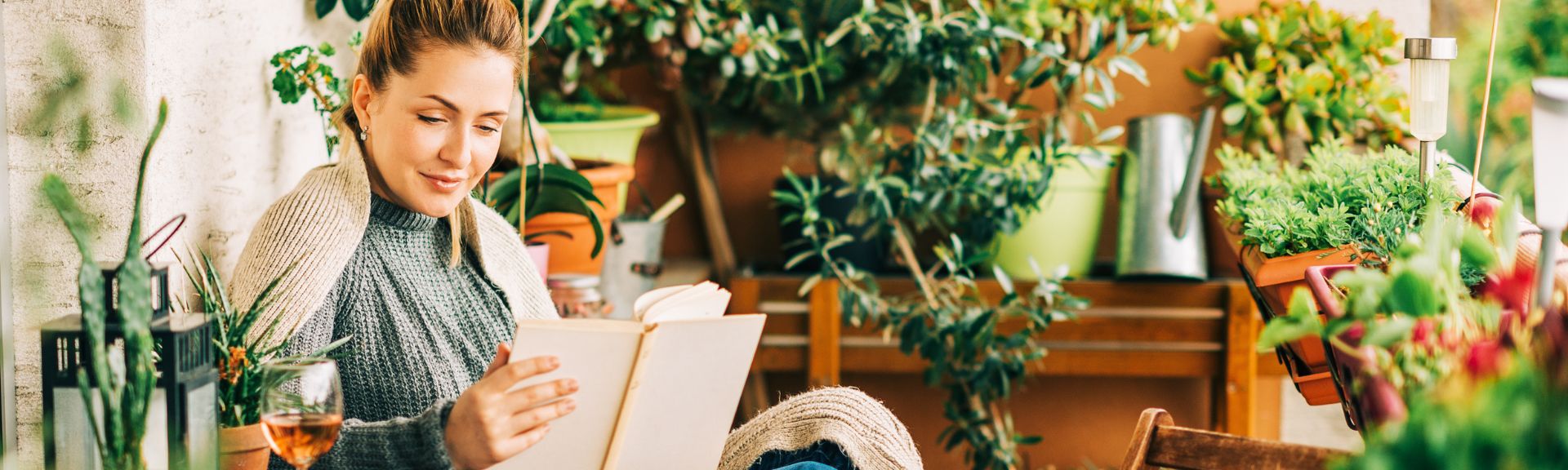 Ogródek na balkonie. Jakie rośliny można hodować na niewielkiej przestrzeni?